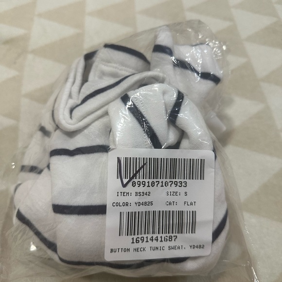 J crew Girls' wide button-collar pullover sweatshirt - Picture 2 of 2